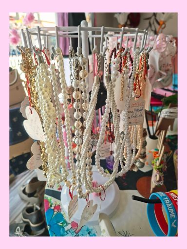 Accessoires, Damen Perlen- und Trachtenketten ab 5 Euro