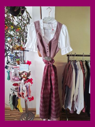 Dirndl, Gr. 46, Majo, 120 Euro, Bluse extra
